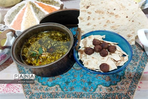 جشنواره غذای سالم در مدرسه شهید ناطق نوری بلده