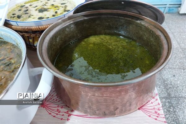 جشنواره غذای سالم در مدرسه شهید ناطق نوری بلده