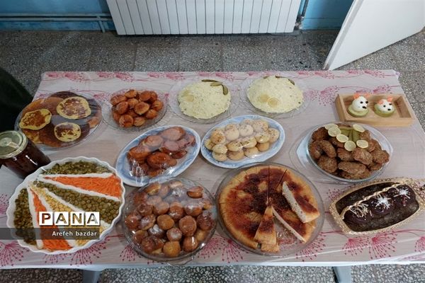 جشنواره غذای سالم در مدرسه شهید ناطق نوری بلده