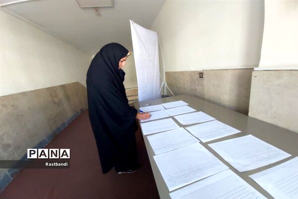 برگزاری جلسه آموزش خانواده در دبیرستان شهیده قزوینی