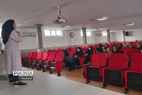 برگزاری جلسه آموزش خانواده در دبیرستان شهیده قزوینی