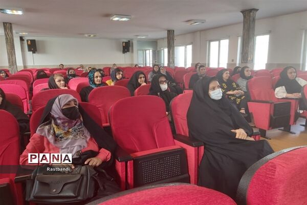 برگزاری جلسه آموزش خانواده در دبیرستان شهیده قزوینی