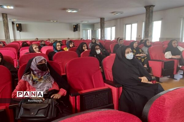 برگزاری جلسه آموزش خانواده در دبیرستان شهیده قزوینی