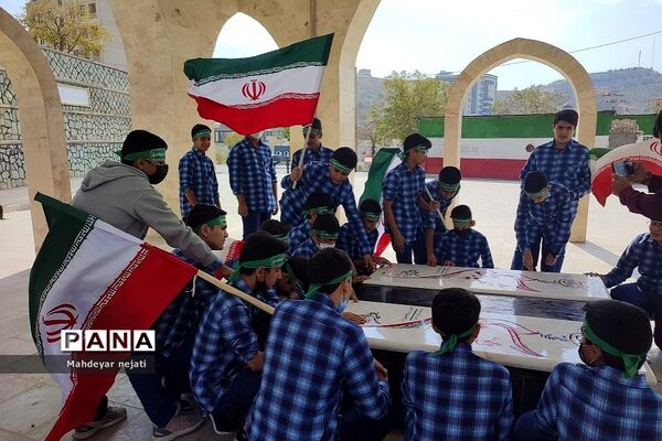 بیعت دانش‌آموزان با ولایت ‌‌در مدرسه شهید‌بهشتی رودهن