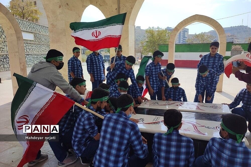 بیعت دانش‌آموزان با ولایت ‌‌در مدرسه شهید‌بهشتی رودهن