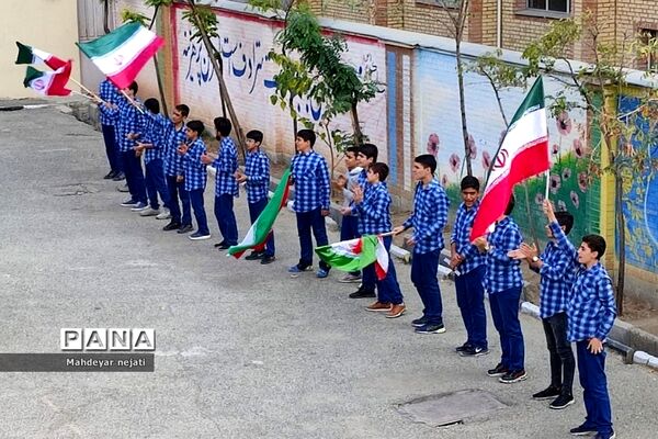 بیعت دانش‌آموزان با ولایت ‌‌در مدرسه شهید‌بهشتی رودهن
