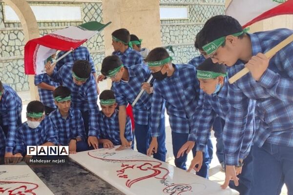 بیعت دانش‌آموزان با ولایت ‌‌در مدرسه شهید‌بهشتی رودهن