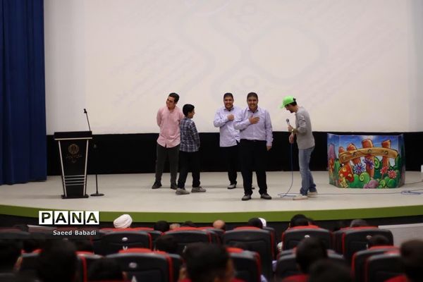 همایش تقدیر از برگزیدگان چهلمین جشنواره فرهنگی هنری «فردا»  در قم