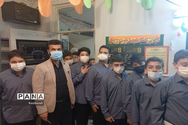 برگزاری طرح معاینه سلامتی در دبیرستان پسرانه ادیب(دوره اول)