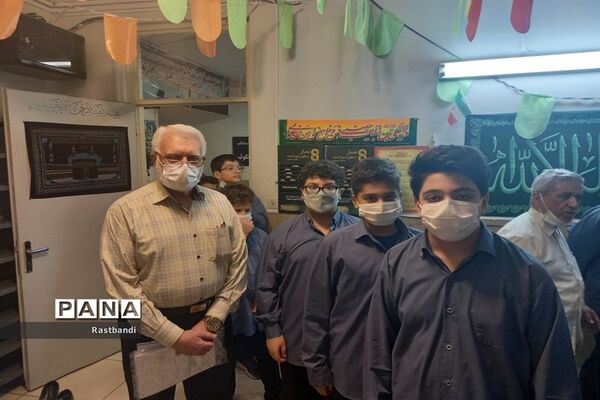 برگزاری طرح معاینه سلامتی در دبیرستان پسرانه ادیب(دوره اول)