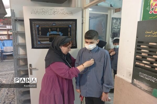 برگزاری طرح معاینه سلامتی در دبیرستان پسرانه ادیب(دوره اول)