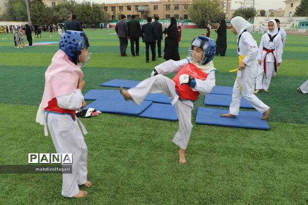 افتتاحیه چهلمین دوره مسابقات ورزشی درون مدرسه ای ناحیه دو شهرری