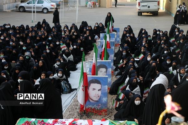 تجدید میثاق دانش‌آموزان دبیرستان قائمیه با شهید گمنام
