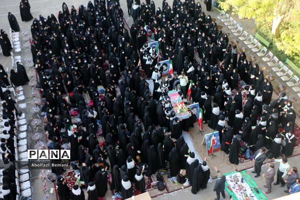 تجدید میثاق دانش‌آموزان دبیرستان قائمیه با شهید گمنام