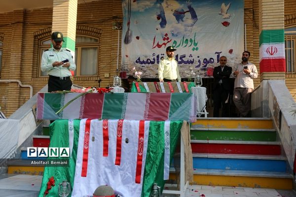 تجدید میثاق دانش‌آموزان دبیرستان قائمیه با شهید گمنام