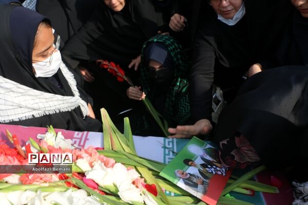 تجدید میثاق دانش‌آموزان دبیرستان قائمیه با شهید گمنام
