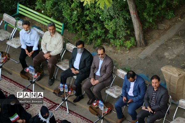 تجدید میثاق دانش‌آموزان دبیرستان قائمیه با شهید گمنام