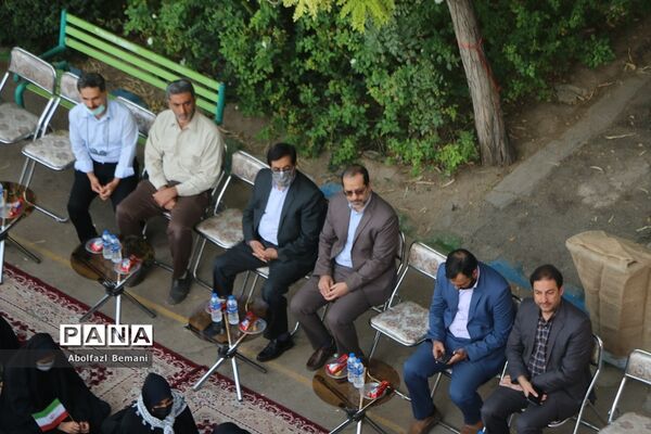 تجدید میثاق دانش‌آموزان دبیرستان قائمیه با شهید گمنام