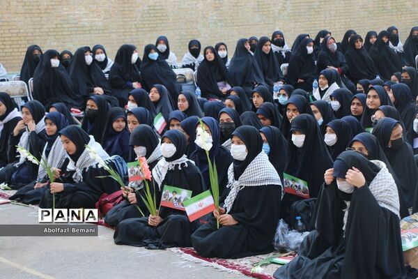 تجدید میثاق دانش‌آموزان دبیرستان قائمیه با شهید گمنام