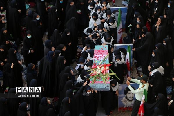 تجدید میثاق دانش‌آموزان دبیرستان قائمیه با شهید گمنام