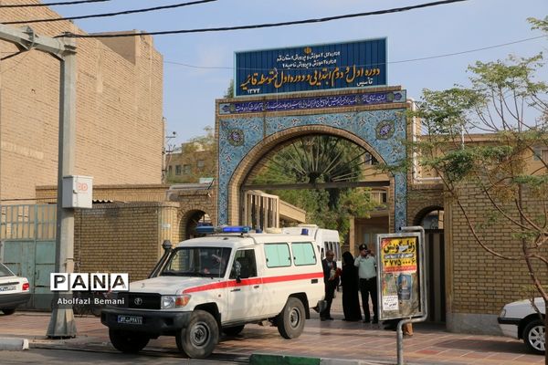 تجدید میثاق دانش‌آموزان دبیرستان قائمیه با شهید گمنام