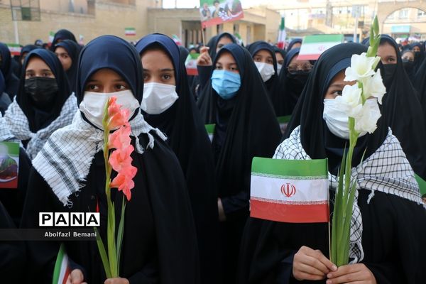 تجدید میثاق دانش‌آموزان دبیرستان قائمیه با شهید گمنام