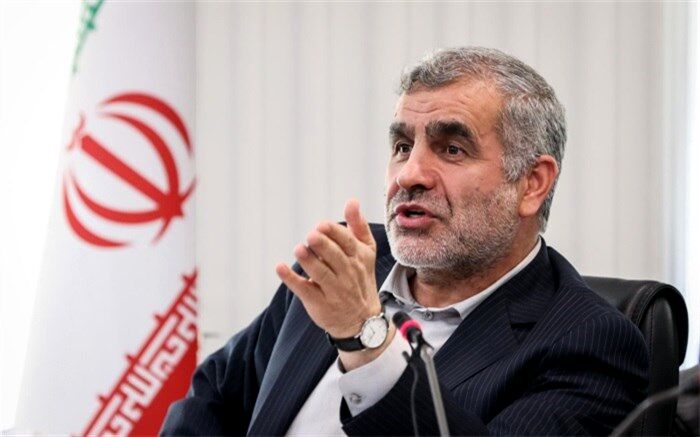 نیکزاد به منظور نظارت میدانی بر پروژه‌های عمرانی بناب وارد فرودگاه تبریز شد