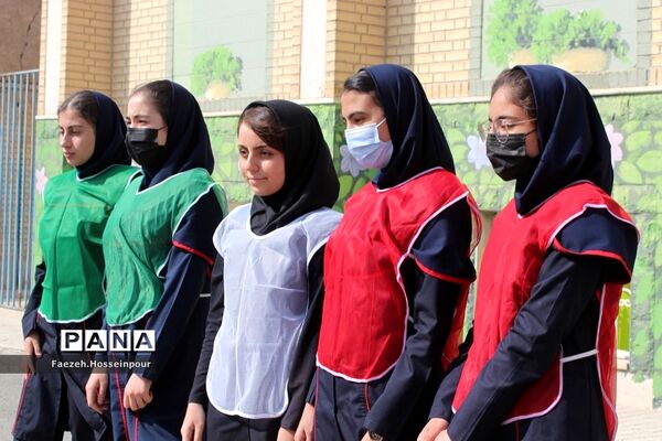 برگزاری مسابقات گروهی ورزشی در مدارس
