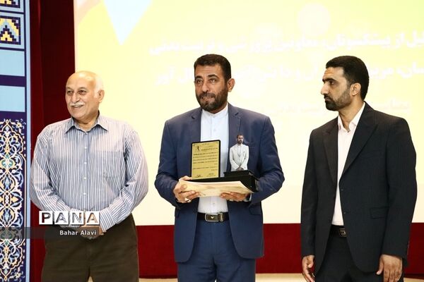 تجلیل از پیشکسوتان ‌‌تربیت‌بدنی‌، مربیان و دانش‌آموزان مدال‌آور استان بوشهر ( 2 )