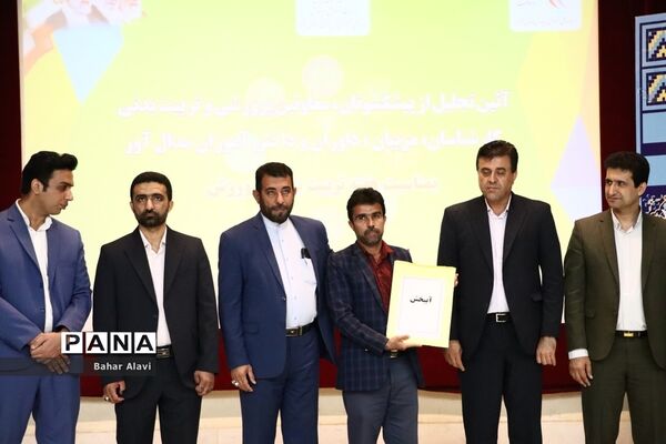 تجلیل از پیشکسوتان ‌‌تربیت‌بدنی‌، مربیان و دانش‌آموزان مدال‌آور استان بوشهر ( 2 )