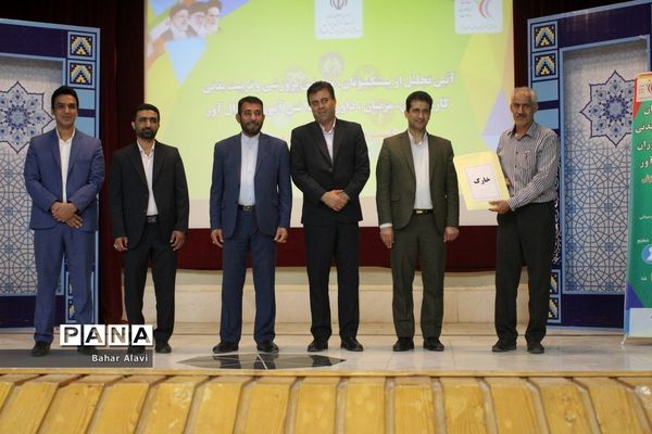 تجلیل از پیشکسوتان ‌‌تربیت‌بدنی‌، مربیان و دانش‌آموزان مدال‌آور استان بوشهر ( 2 )