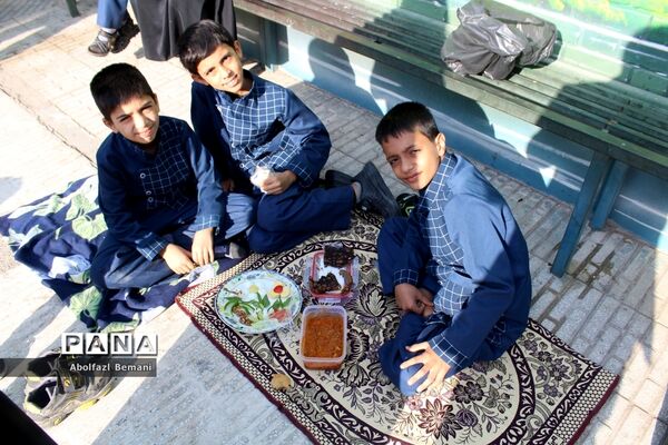 دورهمی صبحانه سالم در دبستان محمدی کاشانی قم-1