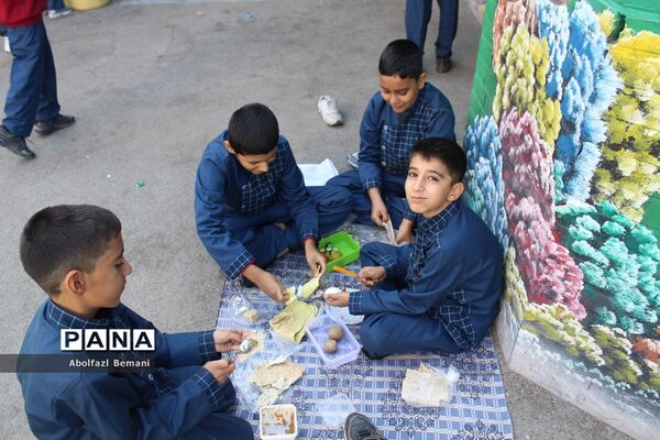 دورهمی صبحانه سالم در دبستان محمدی کاشانی قم-1
