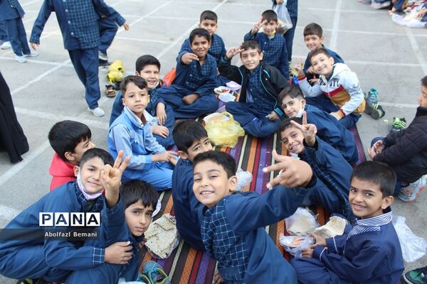 دورهمی صبحانه سالم در دبستان محمدی کاشانی قم-1
