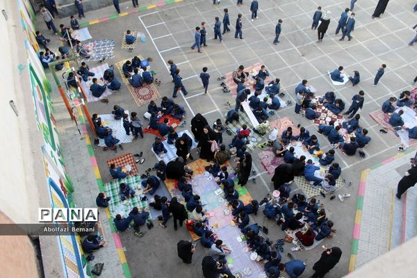 دورهمی صبحانه سالم در دبستان محمدی کاشانی قم-1