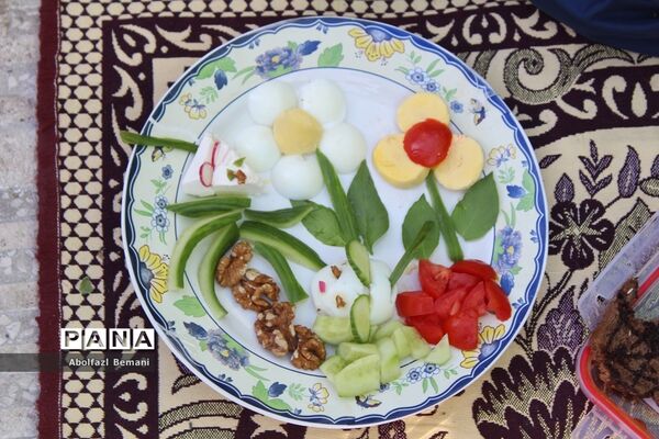 دورهمی صبحانه سالم در دبستان محمدی کاشانی قم-1