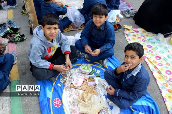 دورهمی صبحانه سالم در دبستان محمدی کاشانی قم-1