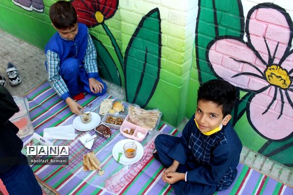 دورهمی صبحانه سالم در دبستان محمدی کاشانی قم -2