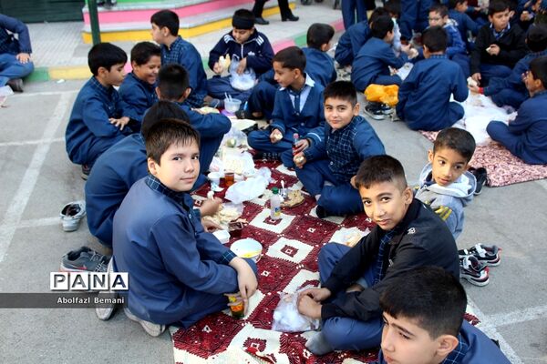 دورهمی صبحانه سالم در دبستان محمدی کاشانی قم -2