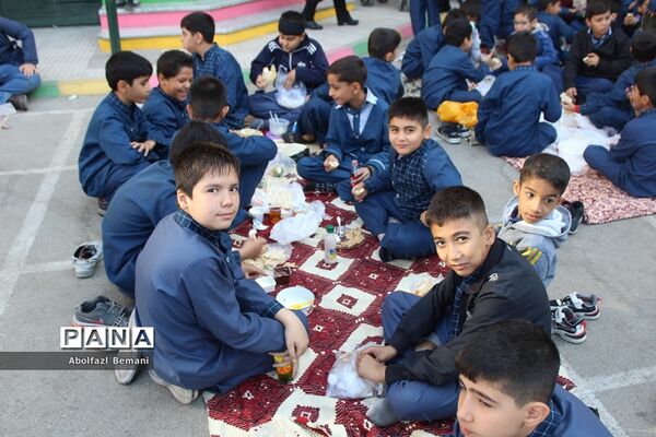 دورهمی صبحانه سالم در دبستان محمدی کاشانی قم -2