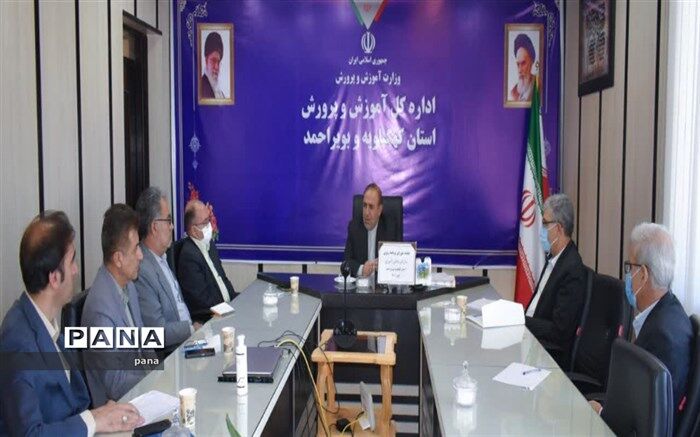 دانش‌آموزان باید دارای هویت ملی شوند