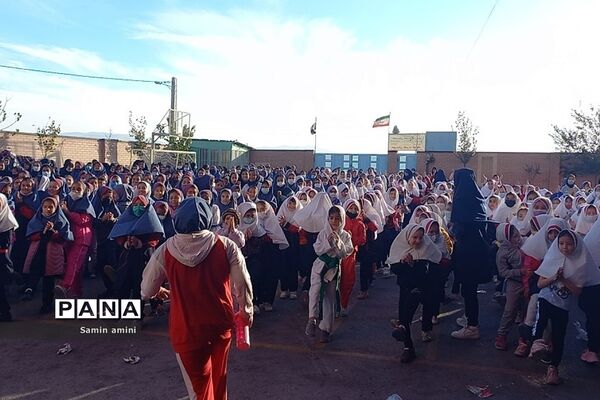 یک روز شاد ورزشی در مدرسه حضرت زینب و خدیجه(س) رودهن