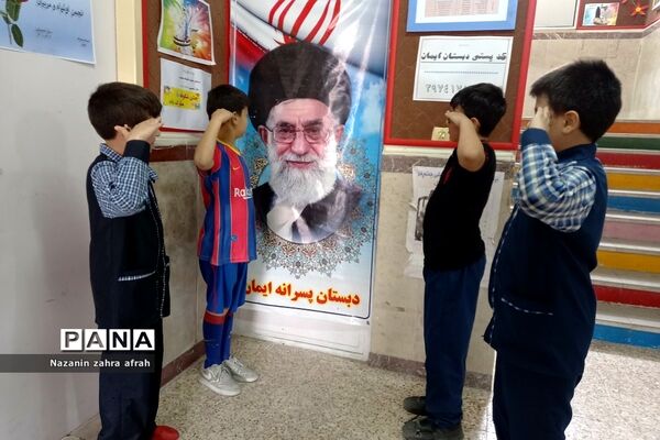 پویش لبیک به مقام معظم رهبری در مدارس رودهن