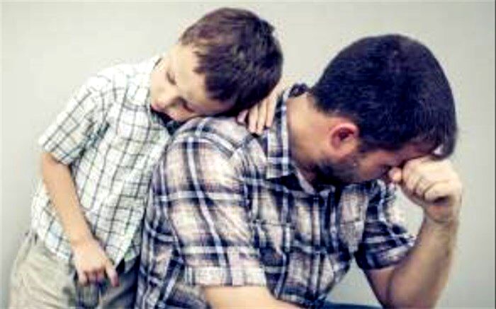 والدین می‌توانند جلوی کودکان‌شان گریه کنند؟