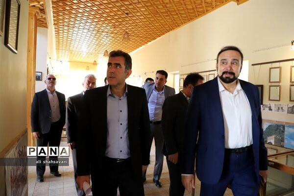 بازدید مدیرکل آموزش و پرورش و شهردار کرمانشاه از موزه آموزش و پرورش
