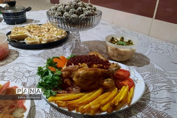 برگزاری جشنواره غذا در دبیرستان حدیث کسا شهرری