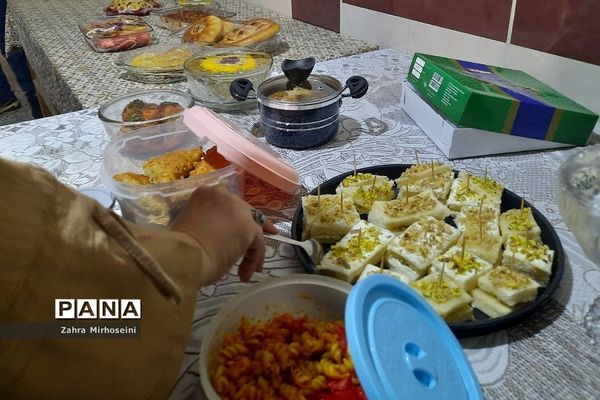 برگزاری جشنواره غذا در دبیرستان حدیث کسا شهرری