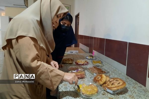 برگزاری جشنواره غذا در دبیرستان حدیث کسا شهرری