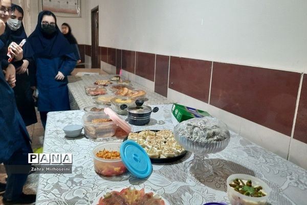 برگزاری جشنواره غذا در دبیرستان حدیث کسا شهرری