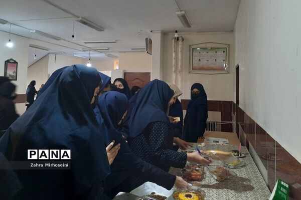 برگزاری جشنواره غذا در دبیرستان حدیث کسا شهرری